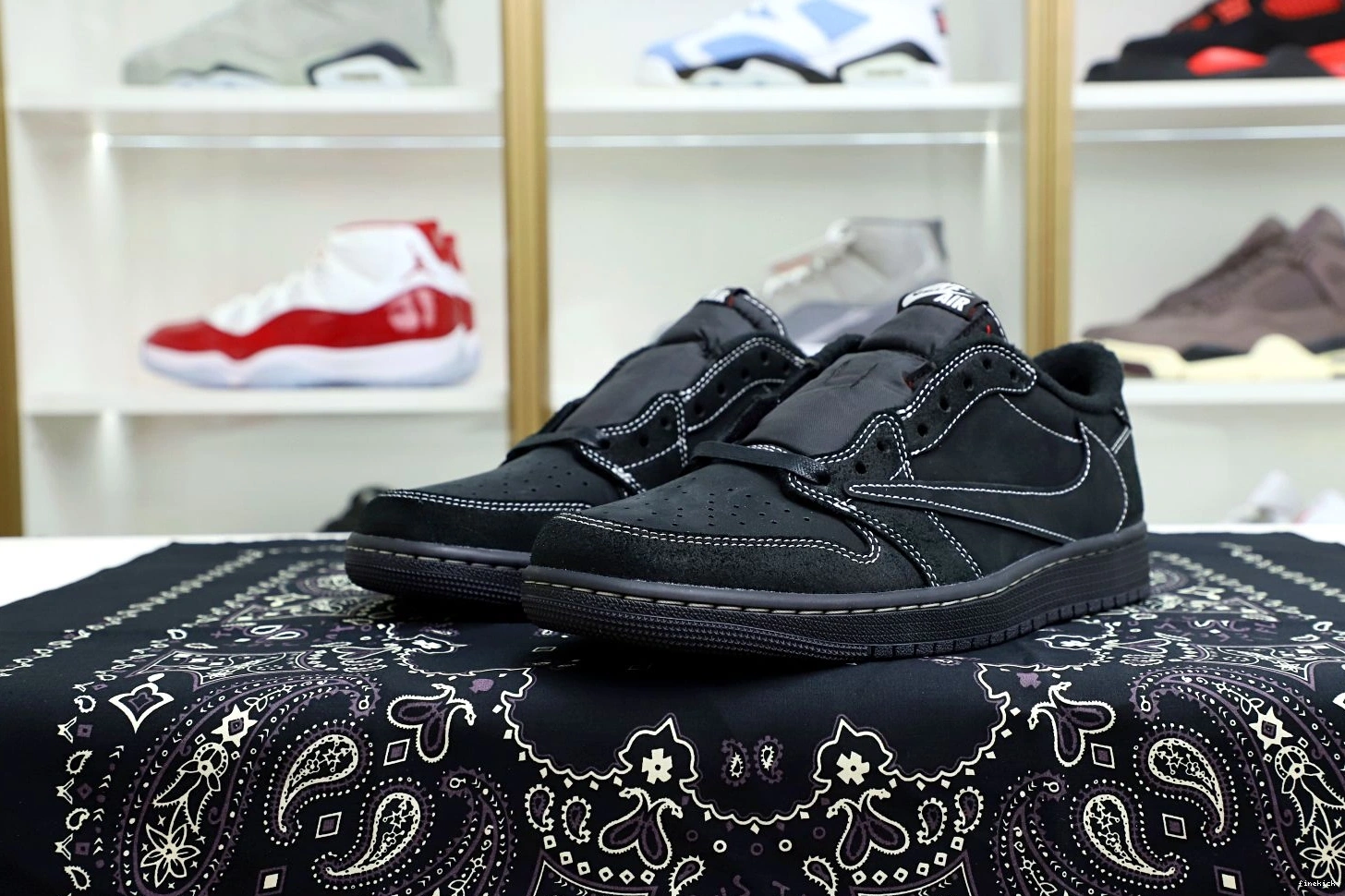 X NIKE SCOTT OG PHANTOM” 1 AIR “BLACK JORDAN LOW TRAVIS 0309